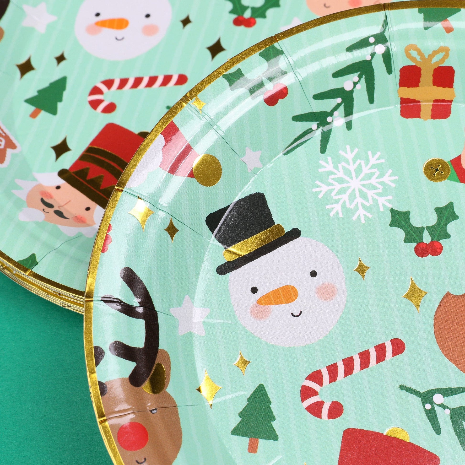 Christmas Design Paper Plates - 18cm (Pack of 10) - Anilas UK