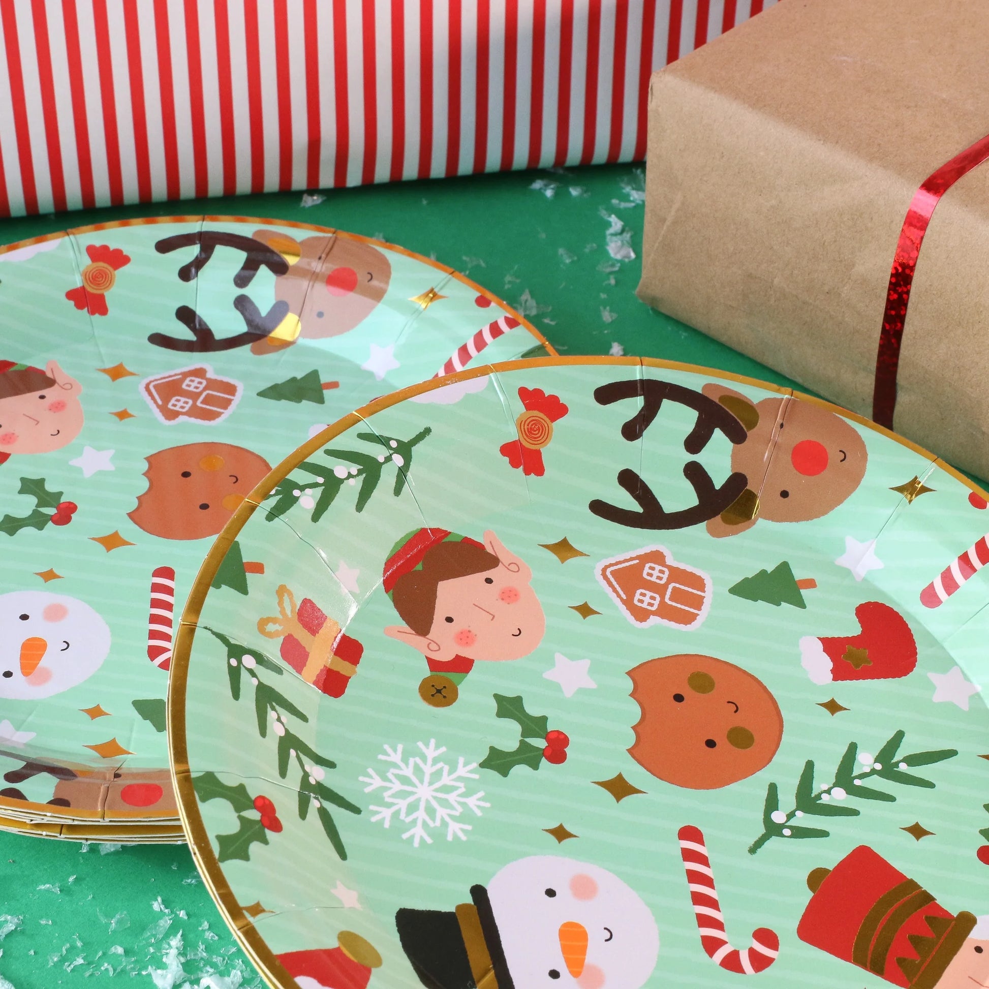 Christmas Design Paper Plates - 18cm (Pack of 10) - Anilas UK