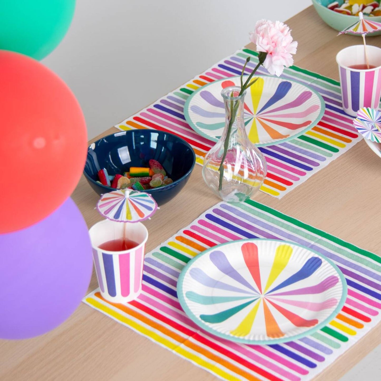 Stripetastic Paper Plates 23 cm (Pack of 8) - Anilas UK