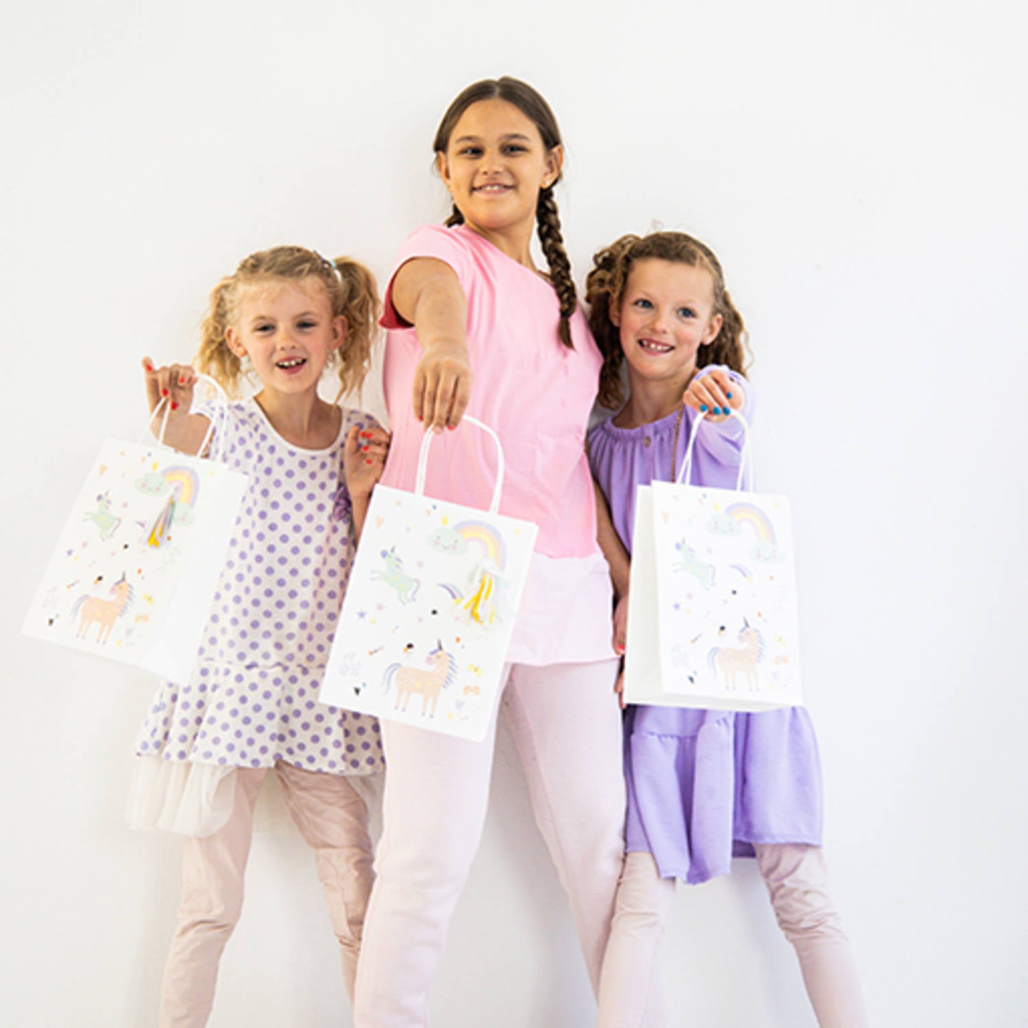 Unicorns & Rainbows Gift Bags (20x27 cm) - Anilas UK