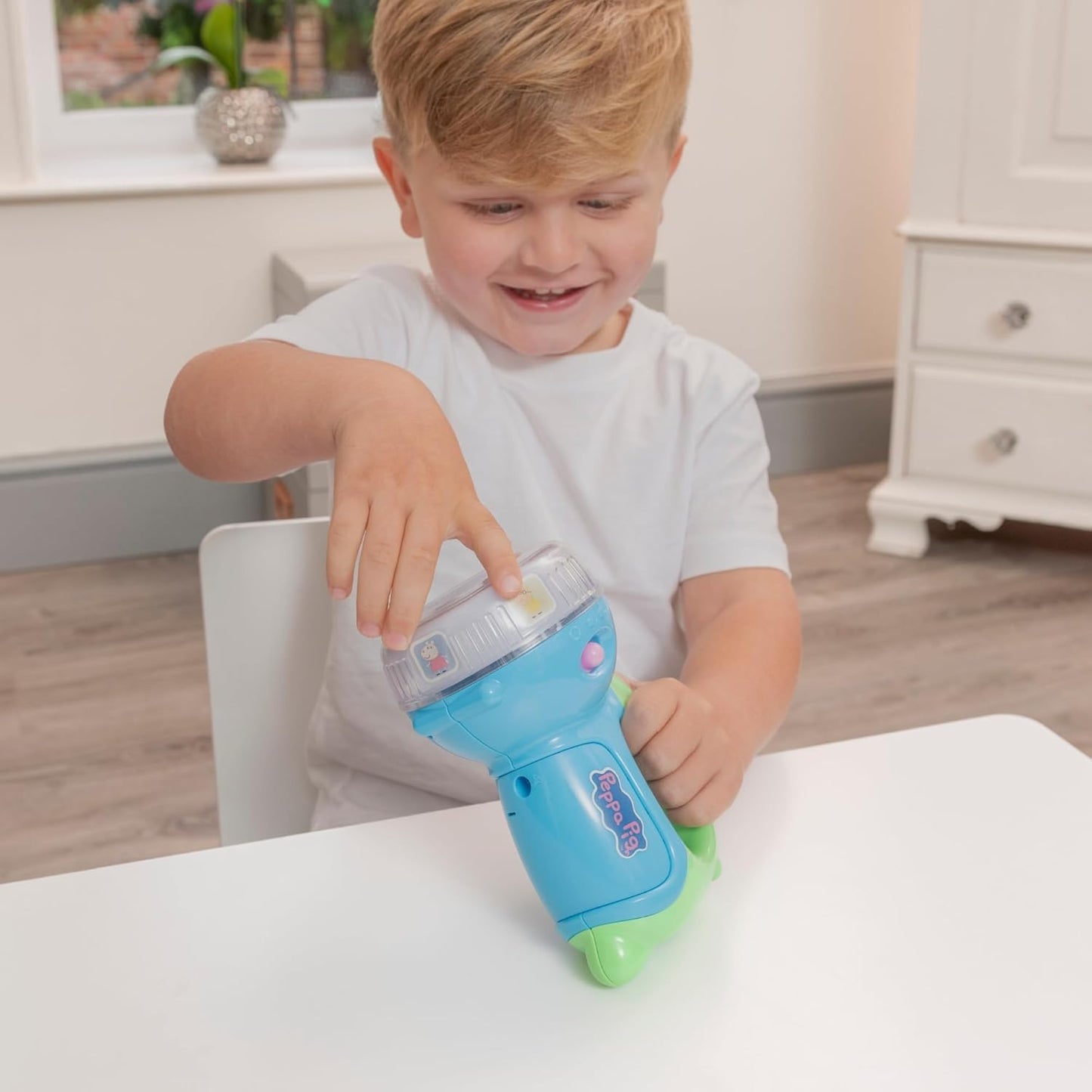 Peppa Pig Colour Change Light & Sound Torch - Anilas UK