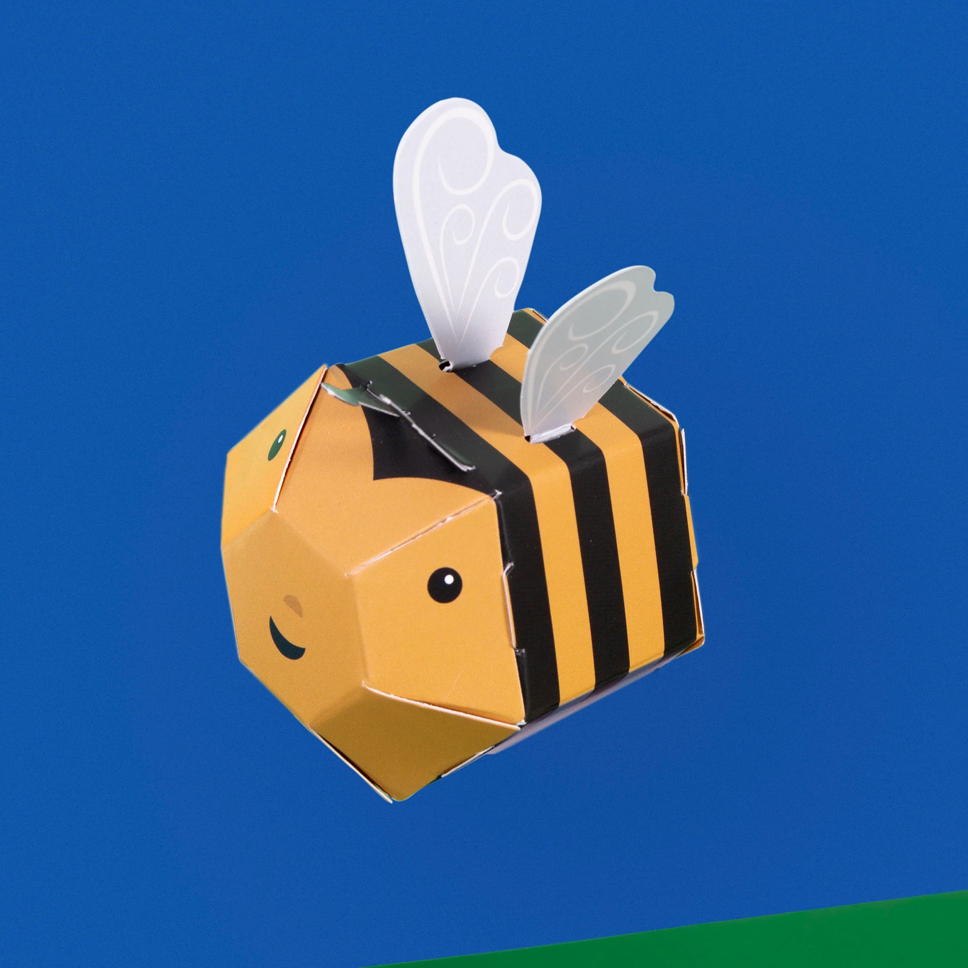 Clockwork Soldier's Create Your Own Buzzy Bumble Bee - Anilas UK