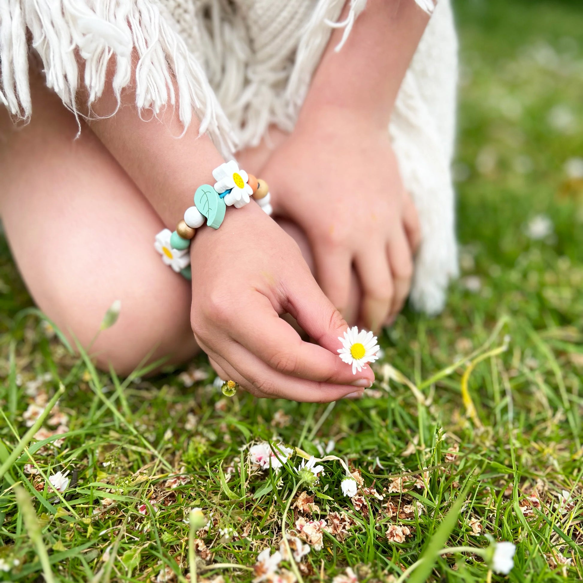 Make Your Own Daisy Chain Bracelet - Anilas UK