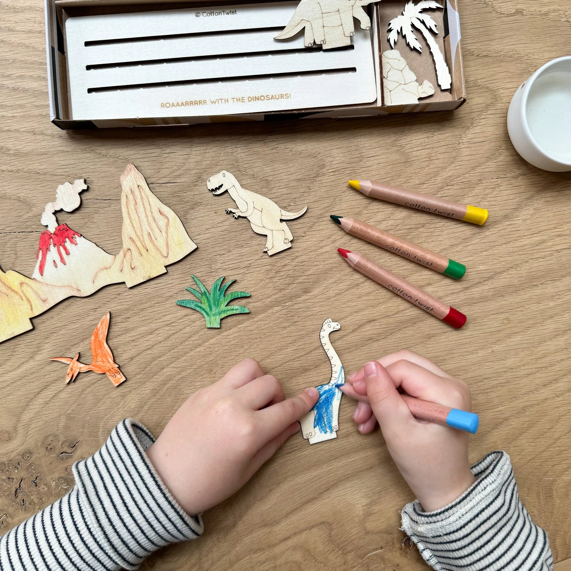 Make Your Own Dinosaur Scene Craft Kit - Anilas UK