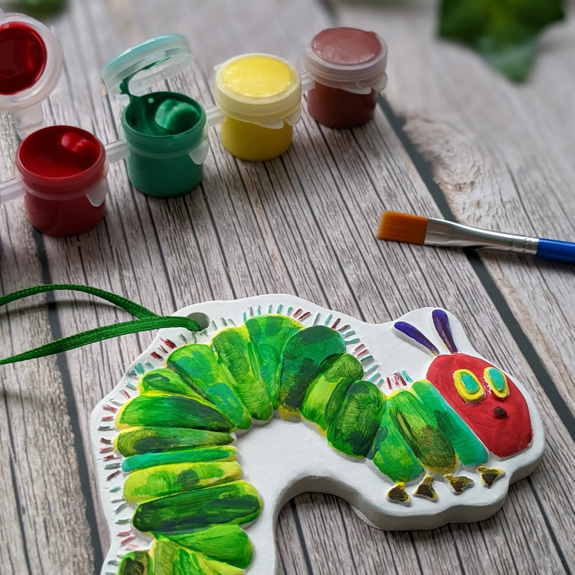 The Very Hungry Caterpillar Children's Art Activity Set - Includes Paints, Crayons and Stickers - Anilas UK