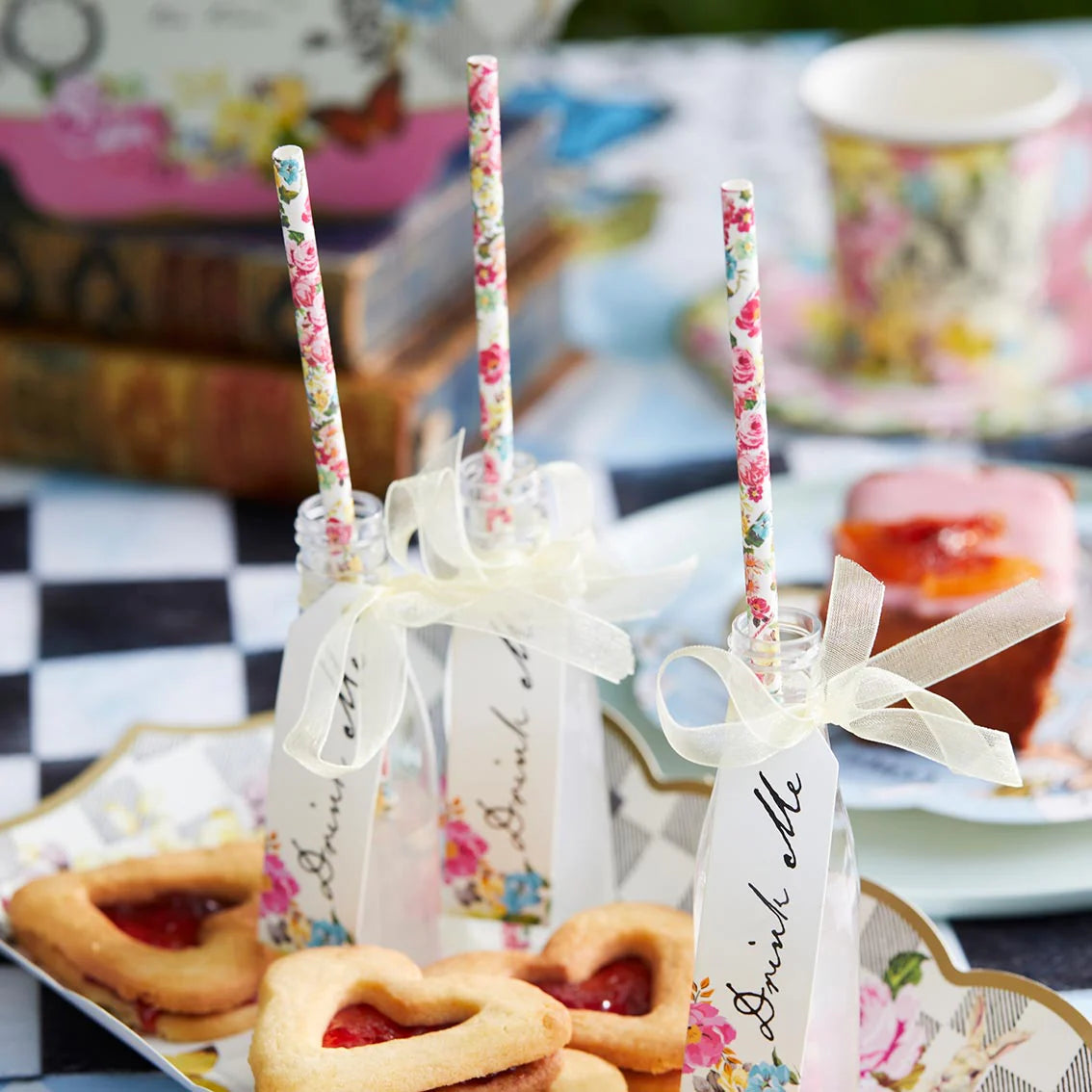 Alice in Wonderland Party Bottles & Straws - 6 Pack - Anilas UK