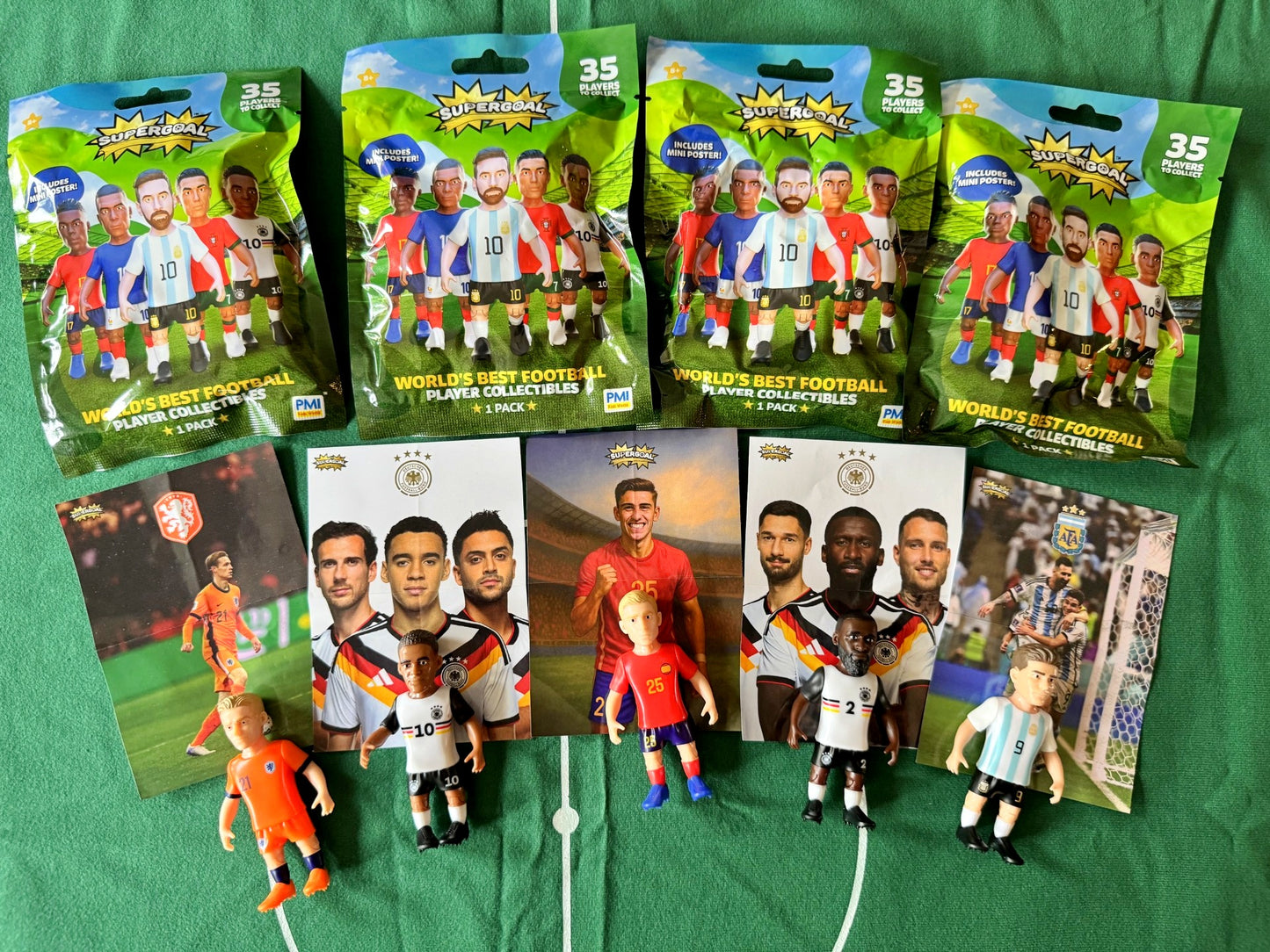Supergoal Surprise Reveal Collectible Mundial Action Football Figure