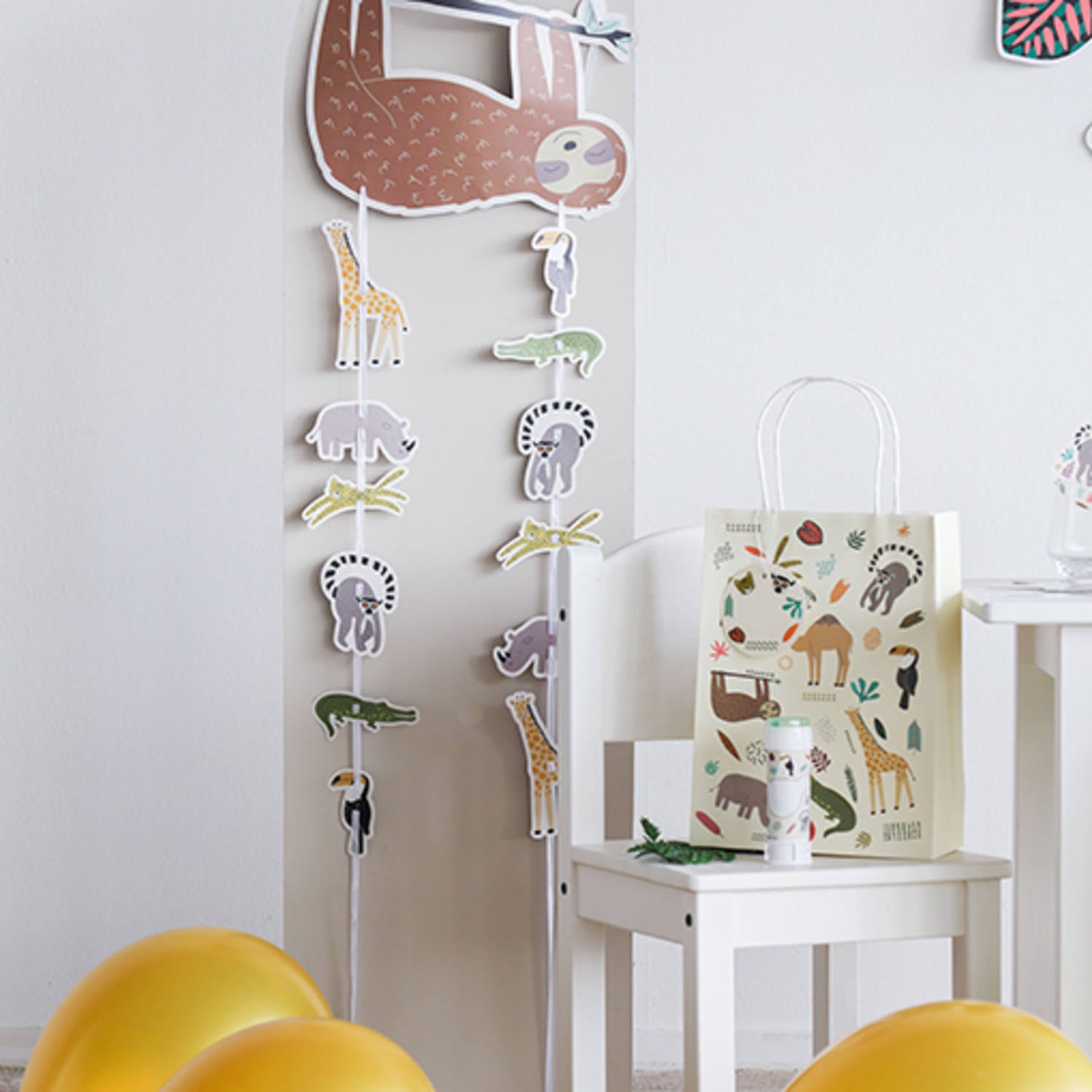 Zoo Party Hanging Decoration 30 x 85 cm for kids’ safari-themed parties